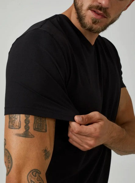 7 Diamonds V Neck Tee Black
